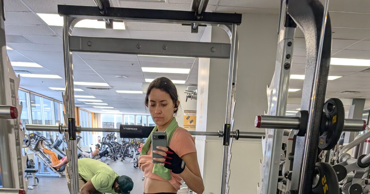 O 1º trimestre de gravidez. Foto tirada na academia, com 14 semanas de gestação.