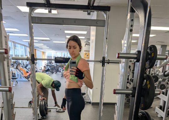 O 1º trimestre de gravidez. Foto tirada na academia, com 14 semanas de gestação.